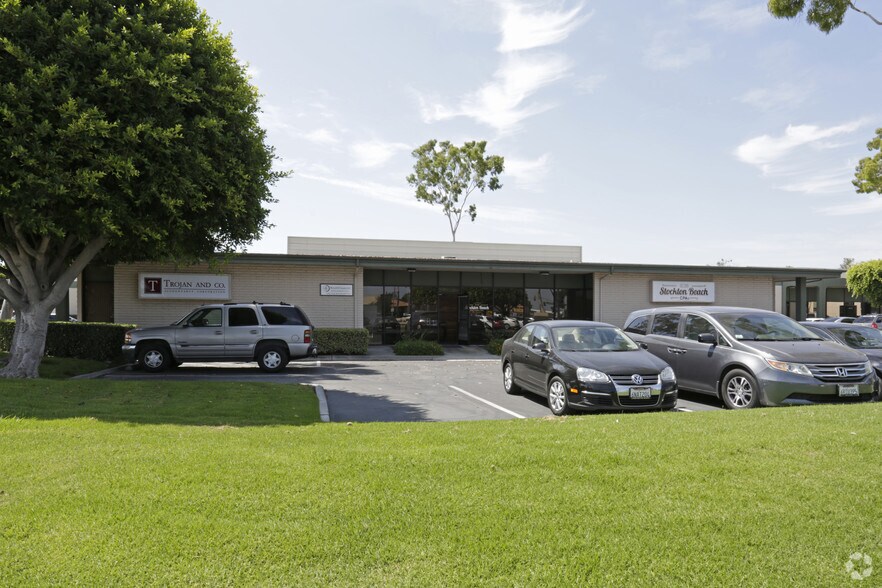 More Photos Of 3341-3363 Cerritos Ave, Los Alamitos Office For Lease