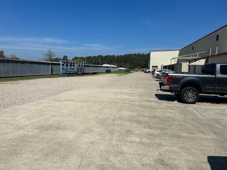 More Photos Of 5510 Spring Stuebner Rd, Spring Warehouse For Lease