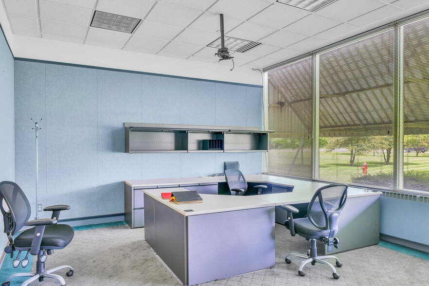 More Photos Of 1505 E Main St, Urbana Manufacturing For Sale