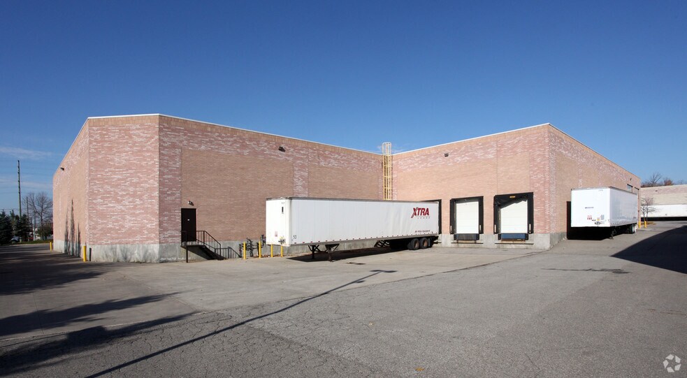 More Photos Of 8811 Keele St, Concord Warehouse For Lease