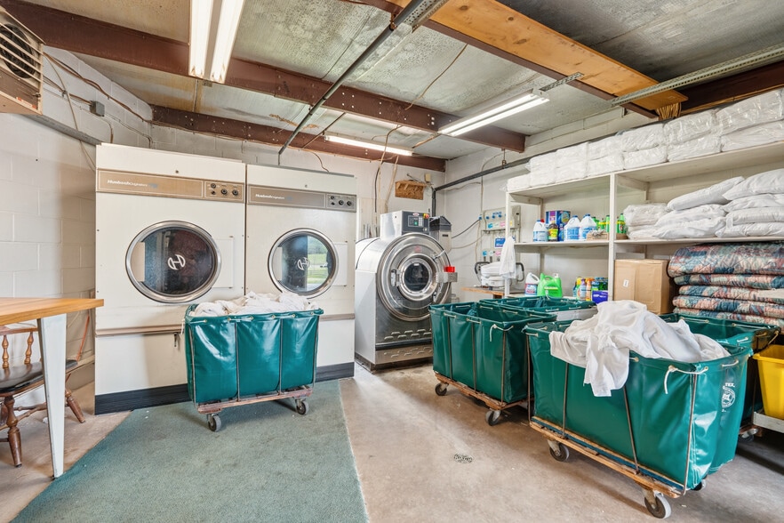 More Photos Of 6920 Motor Inn Dr, Huntingdon Hotel For Sale