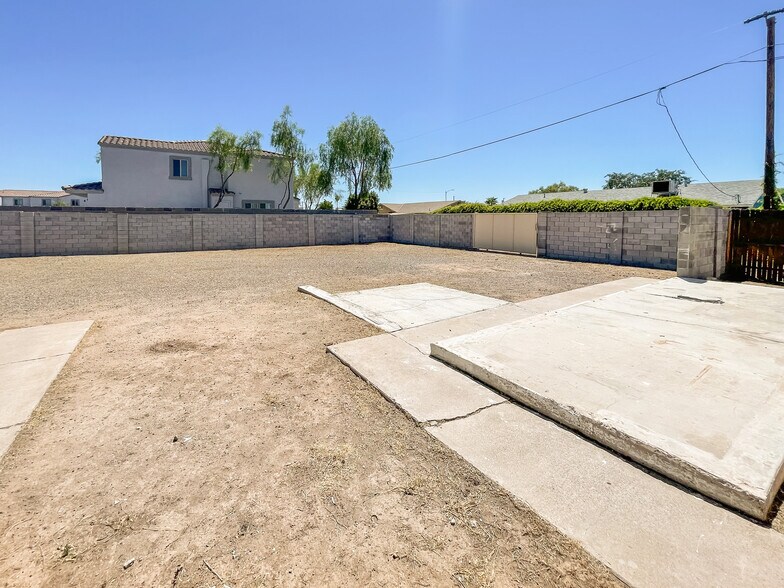 More Photos Of 1925 W Village Dr, Phoenix Multifamily For Sale