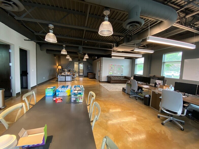 More Photos Of 715 W Carmel Dr, Carmel Medical For Lease