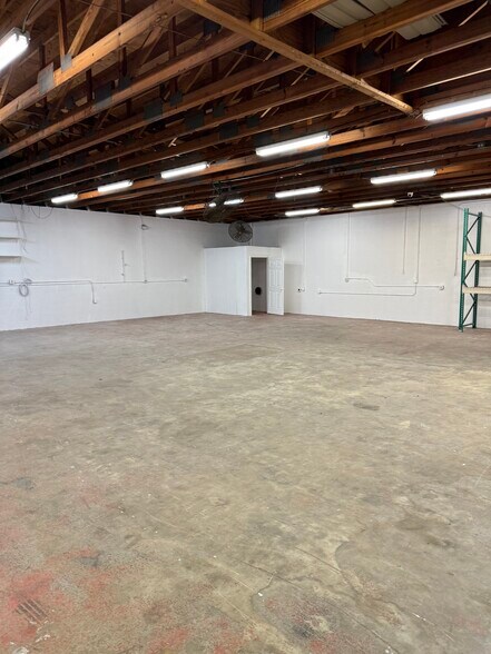 More Photos Of 1412-1414 Viscaya Pky, Cape Coral Warehouse For Lease