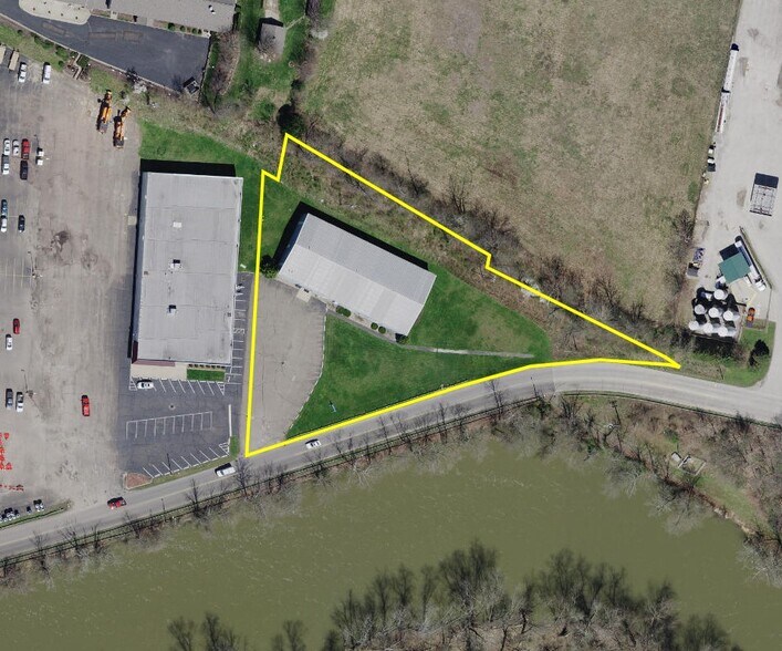 More Photos Of 1127 Front Ave SW, New Philadelphia Freestanding For Sale