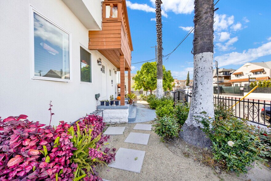 More Photos Of 648 W 30th St, Los Angeles Apartments For Sale