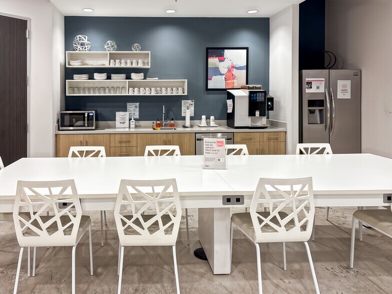 More Photos Of 1801-1837 NE 123rd St, North Miami Coworking Space