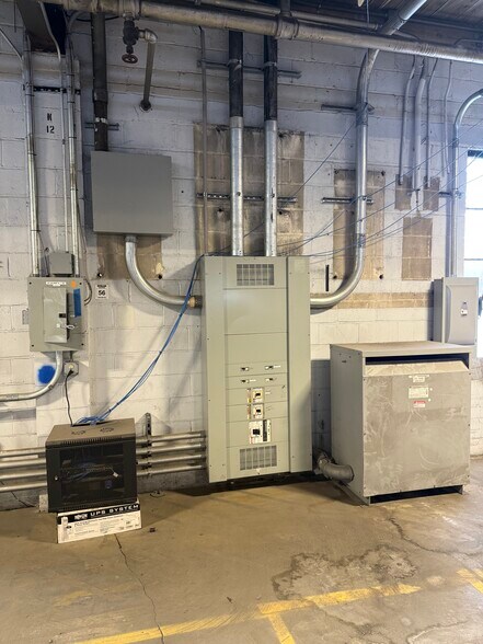 More Photos Of 220 E 14th Ave, North Kansas City Distribution For Lease