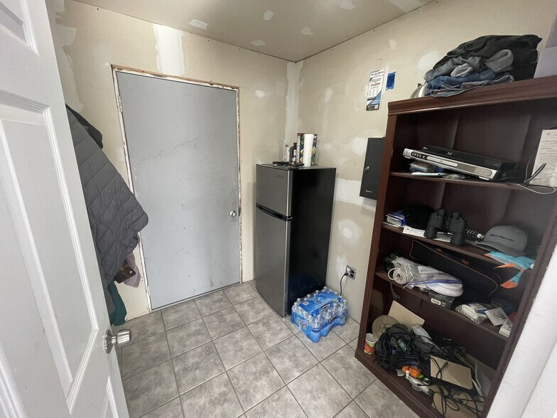 More Photos Of 16504 Woodward Ave, Highland Park Auto Dealership For Sale