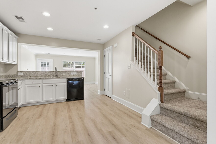 More Photos Of 5306-5320 Park Rd, Charlotte Apartments For Sale