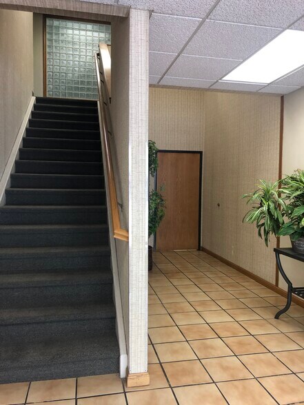 More Photos Of 1700 K St, Bakersfield Storefront Retail Office For Lease