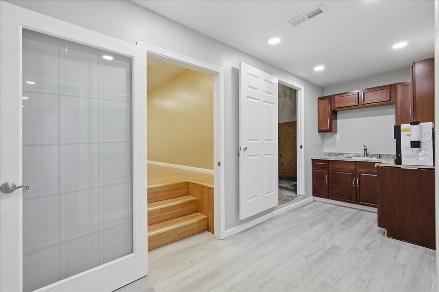More Photos Of 641 S Prince St, Lancaster Storefront For Sale