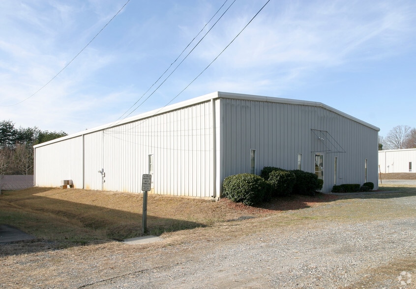 More Photos Of 2326 Cragmore Rd, Winston-Salem Warehouse For Lease
