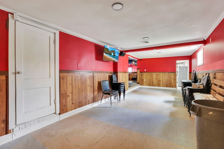 More Photos Of 11472 Broad St SW, Pataskala Bar For Lease