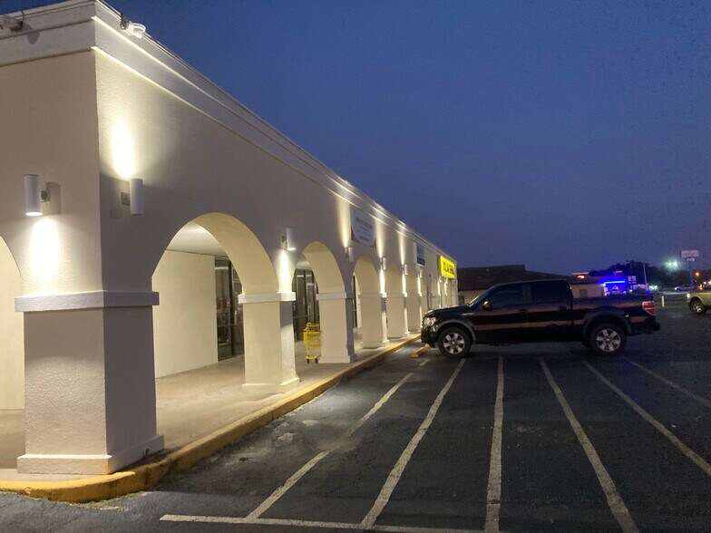 More Photos Of 1113 E Sinton St, Sinton Storefront For Lease