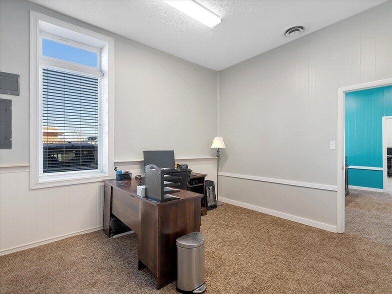 More Photos Of 411 Maple Ln, Hillsboro Office Residential For Sale