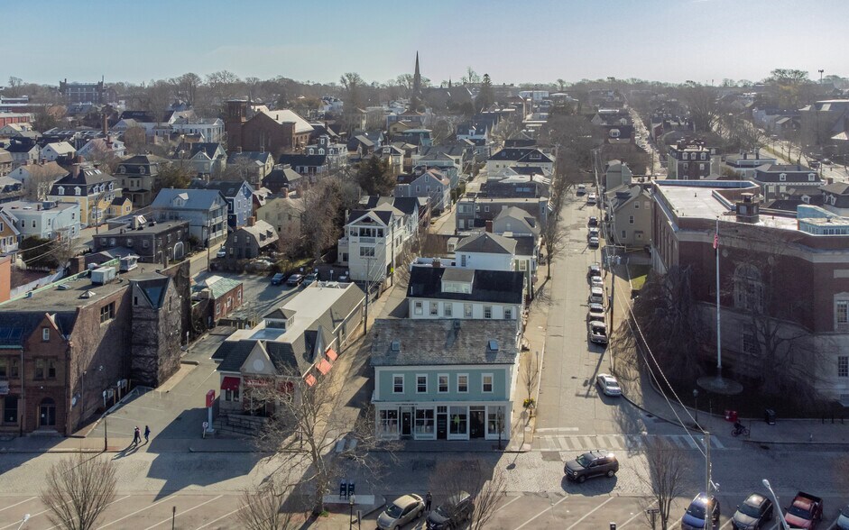More Photos Of 302-306 Thames St, Newport Storefront Retail Office For Lease