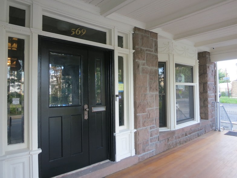 More Photos Of 569-571 Martin Luther King Jr Blvd, Newark Office For Lease