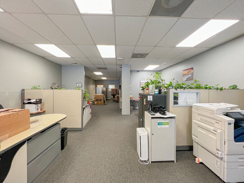 More Photos Of 5250 N Broadway St, Chicago Storefront For Lease