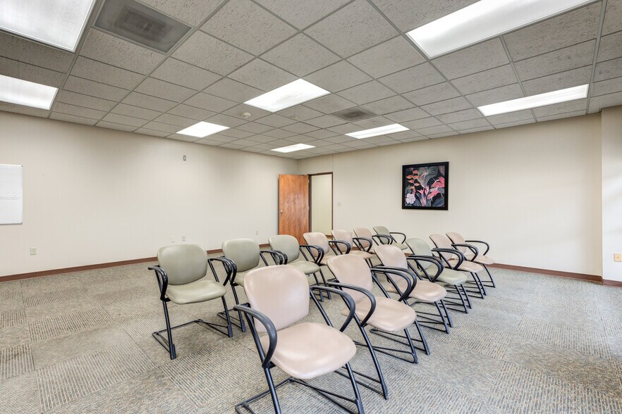 More Photos Of 3802-3806 Interstate 27, Lubbock Office For Sale