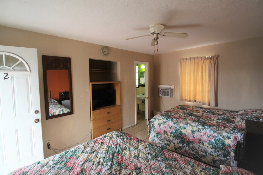 More Photos Of 7330 4th St N, Saint Petersburg Hotel For Sale
