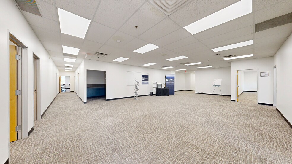 More Photos Of 4715 Mountain Creek Pky, Dallas Manufacturing For Lease