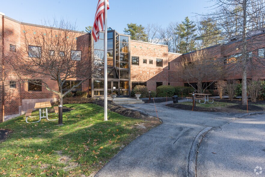 More Photos Of 41 Hutchins Dr, Portland Coworking Space