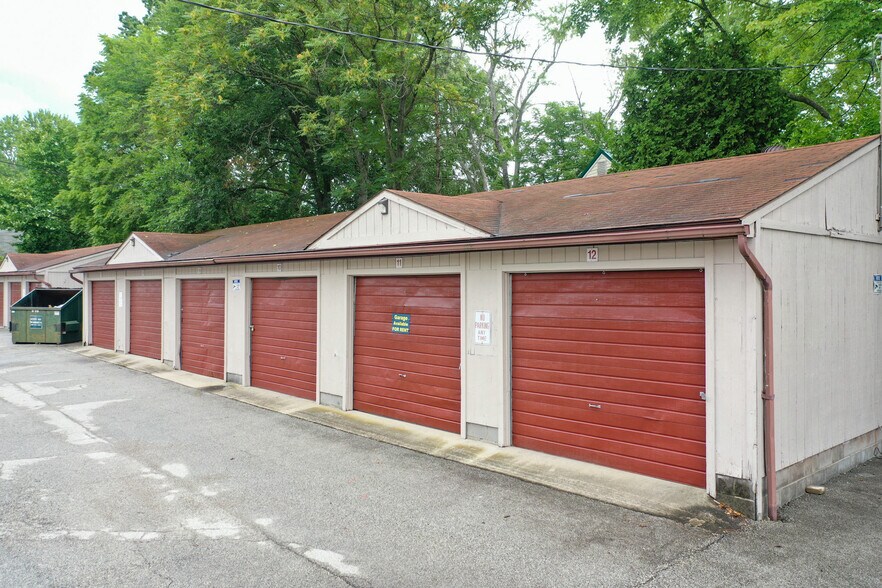 More Photos Of 1810-1860 Mahoning Ave, Warren Apartments For Sale