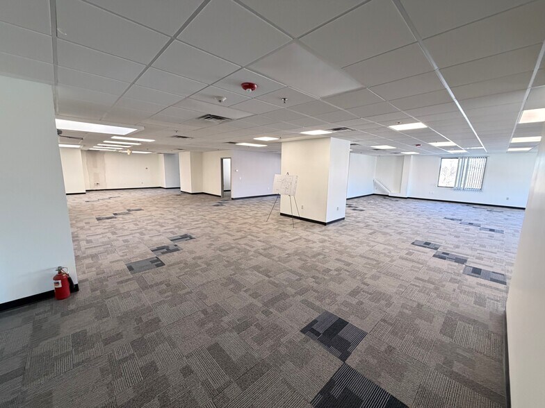 More Photos Of 26 Parkridge Rd, Haverhill Research And Development For Lease
