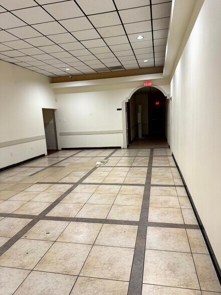 More Photos Of 5151 Avenue H, Rosenberg Restaurant For Sale