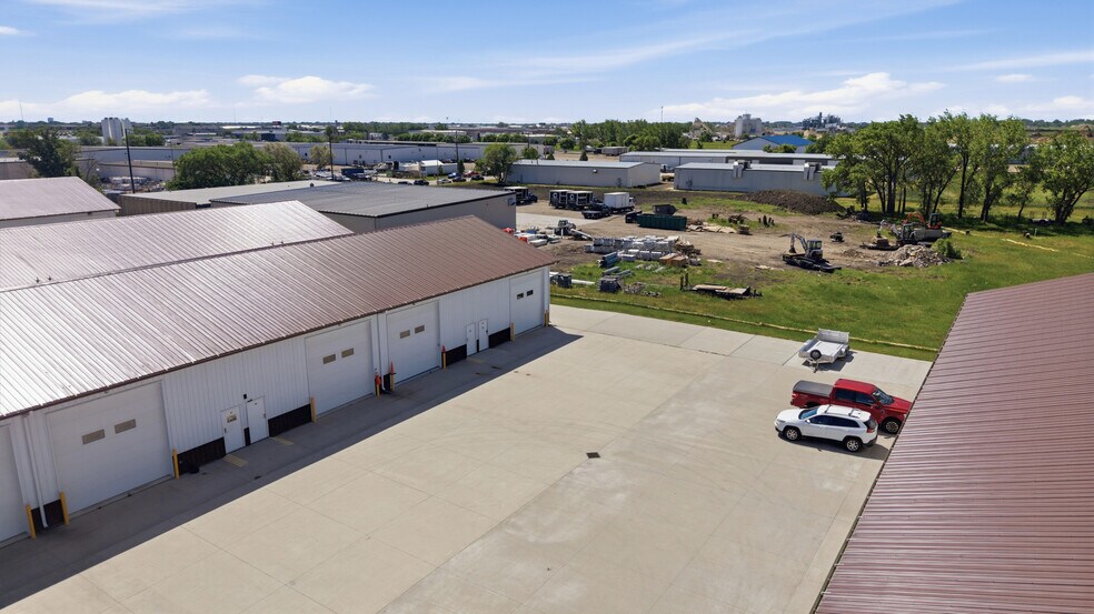 More Photos Of 4110 14th Ave N, Fargo Flex For Sale