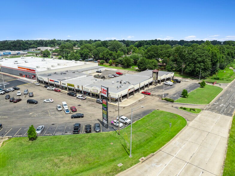 More Photos Of 4404-4446 W 7th St, Texarkana Storefront For Lease