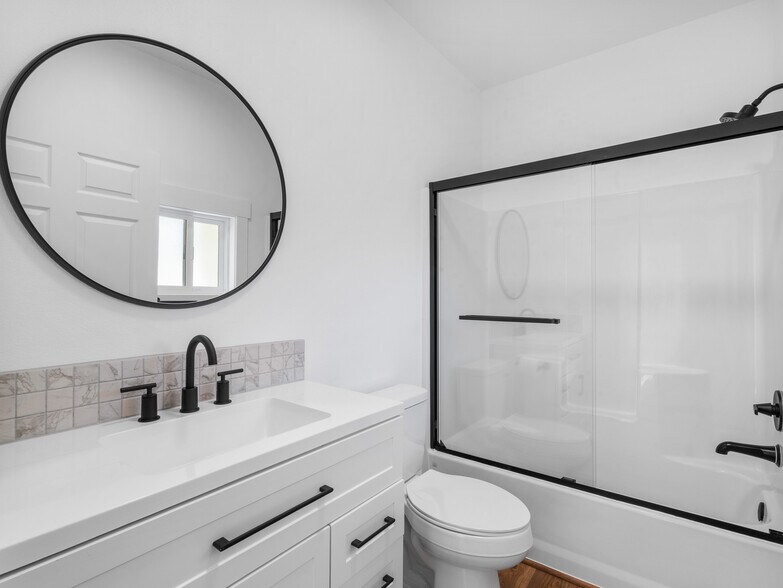 More Photos Of 525 SW 4th Ave, Canby Apartments For Sale