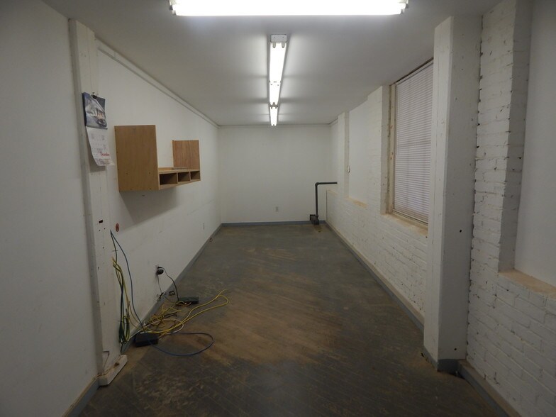More Photos Of 209 Center St, Bridgeport Warehouse For Lease