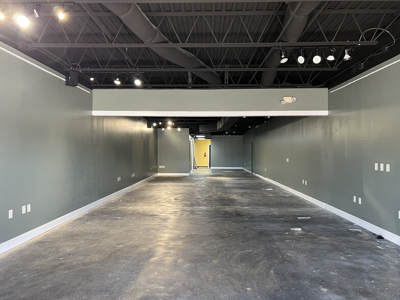 More Photos Of 9-27 Eglin Pky NE, Fort Walton Beach General Retail For Lease