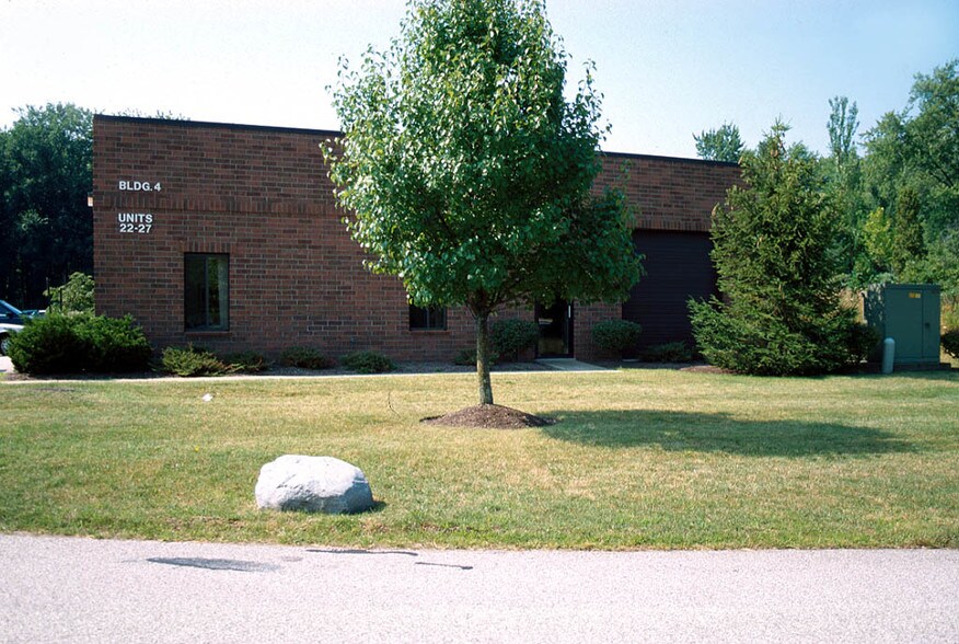 More Photos Of 7757 Auburn Rd, Painesville Flex For Lease
