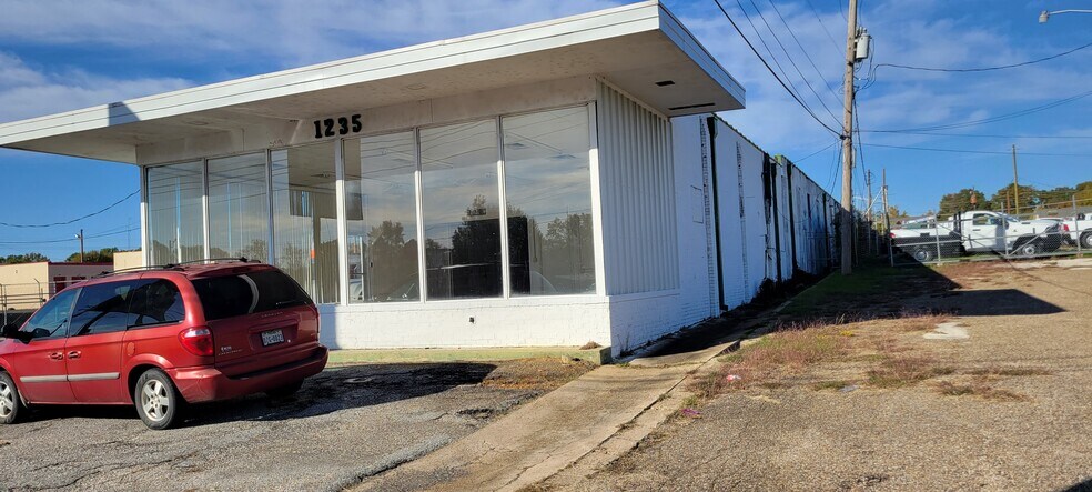 More Photos Of 1235 W Marshall Ave, Longview General Retail For Sale