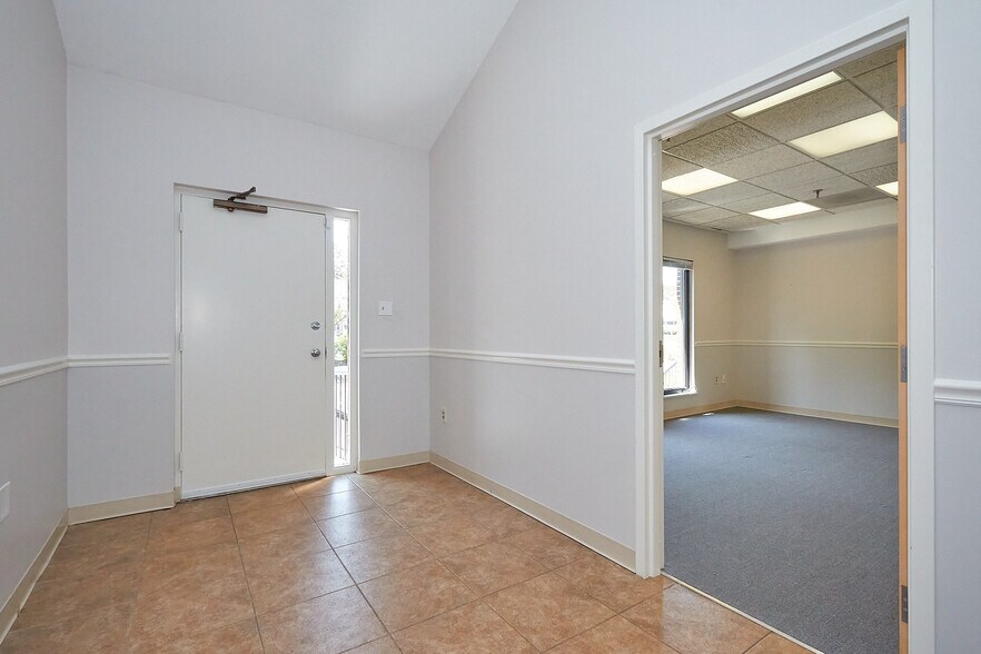 More Photos Of 2569 Chain Bridge Rd, Vienna Medical For Lease