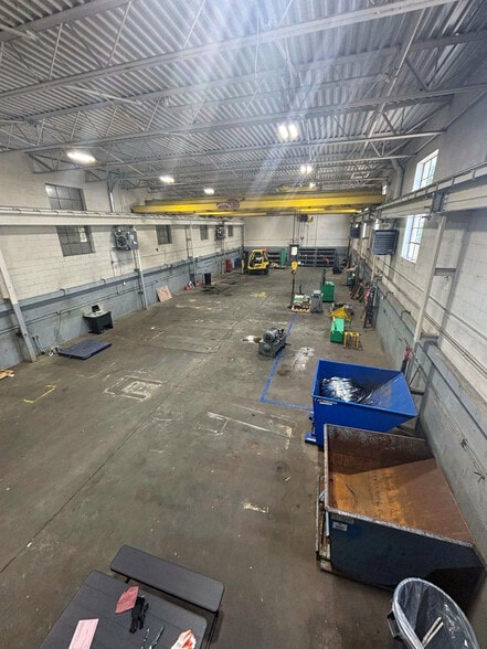 More Photos Of 12447 Hartel St, Livonia Warehouse For Lease