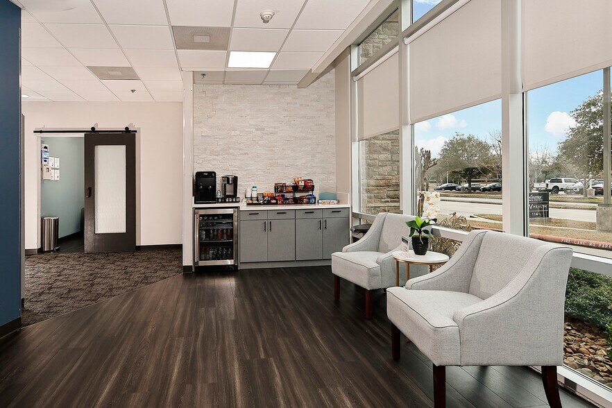 More Photos Of 114 Vision Park Blvd, Shenandoah Office For Sale