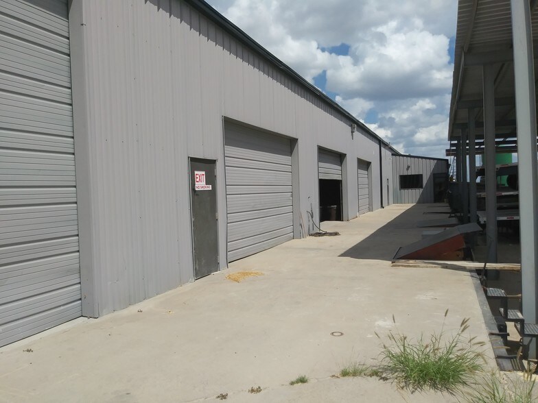 More Photos Of 5941 State Highway 359, Laredo Warehouse For Lease
