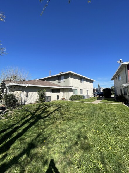 Primary Photo Of 4411 Greenholme Dr, Sacramento Apartments For Sale