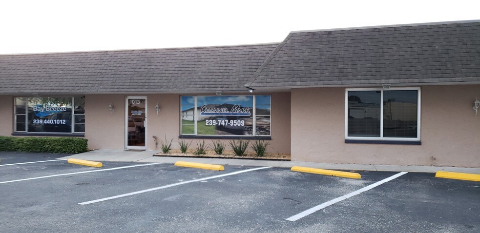 More Photos Of 1013-1017 SE 12th Ave, Cape Coral Industrial For Lease