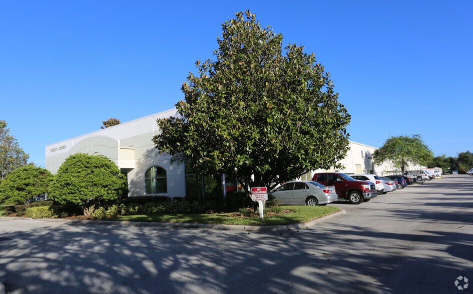 More Photos Of 3501-3521 Parkway Center Ct, Orlando Office For Lease