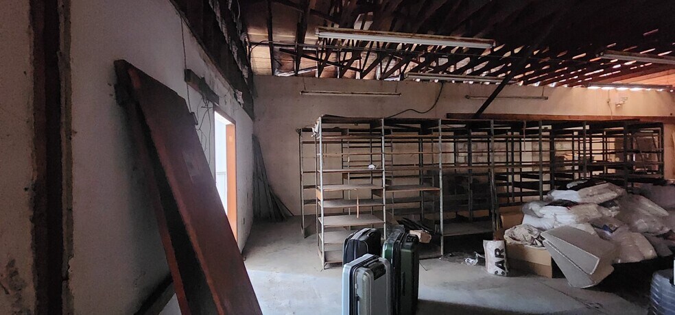 More Photos Of 284 S Center St, Pierson Auto Repair For Lease