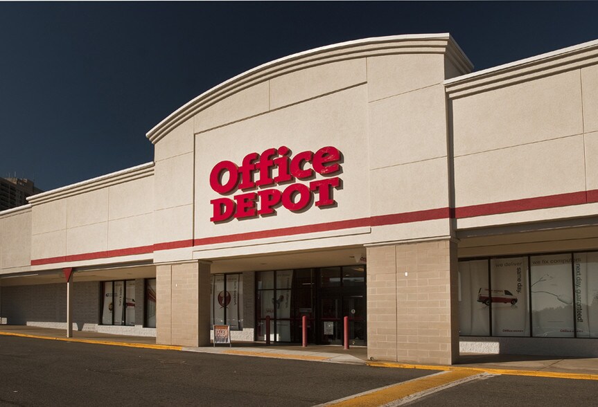 More Photos Of 3490-3556 S Jefferson St, Falls Church General Retail For Lease