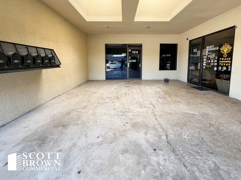 More Photos Of 10420 Plano Rd, Dallas Flex For Lease
