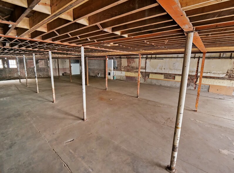 More Photos Of 1729-1731 N Main St, Jacksonville Storefront For Lease