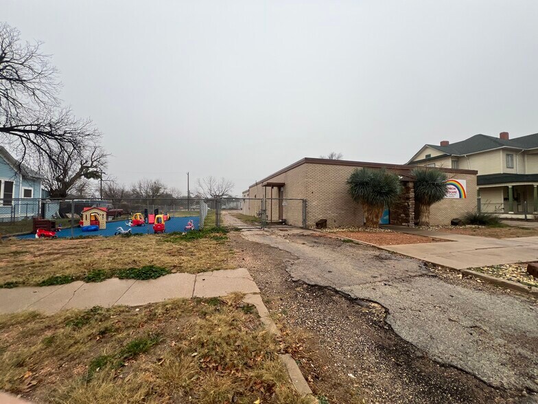 More Photos Of 113 E Twohig Ave, San Angelo General Retail For Sale