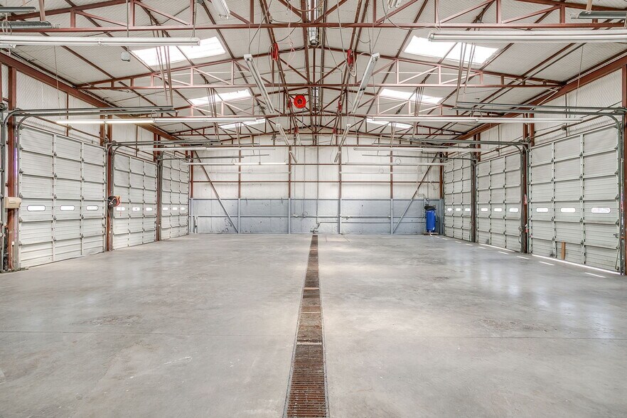 More Photos Of 3040 Ramona Dr, Fort Worth Research And Development For Lease